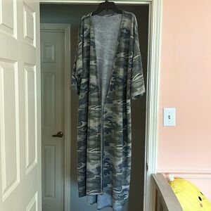 Camo Maxi Cardigan Size Medium Fits size Medium-2X